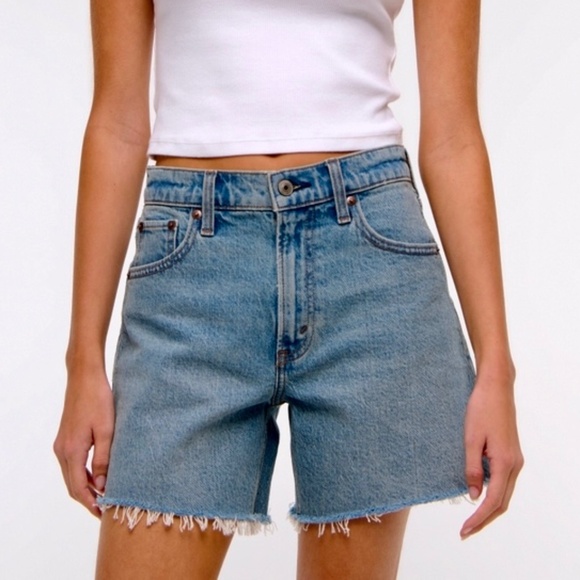 Abercrombie and Fitch The Dad Short Cut-Off High Rise - Picture 2 of 13